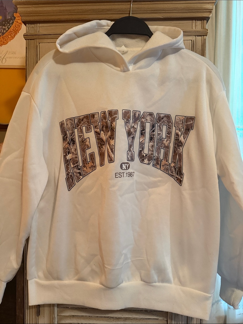 SHEIN White Crewneck Hoodie with New York Graphic